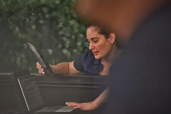 Laura Gutiérrez in the field at a solar job site